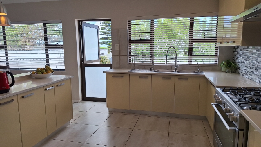6 Bedroom Property for Sale in Gonubie Eastern Cape
